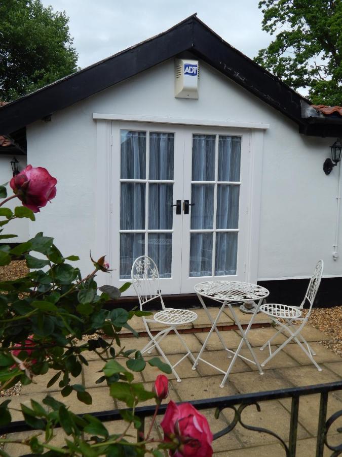 Frogs Hall B&B Eye  Екстер'єр фото