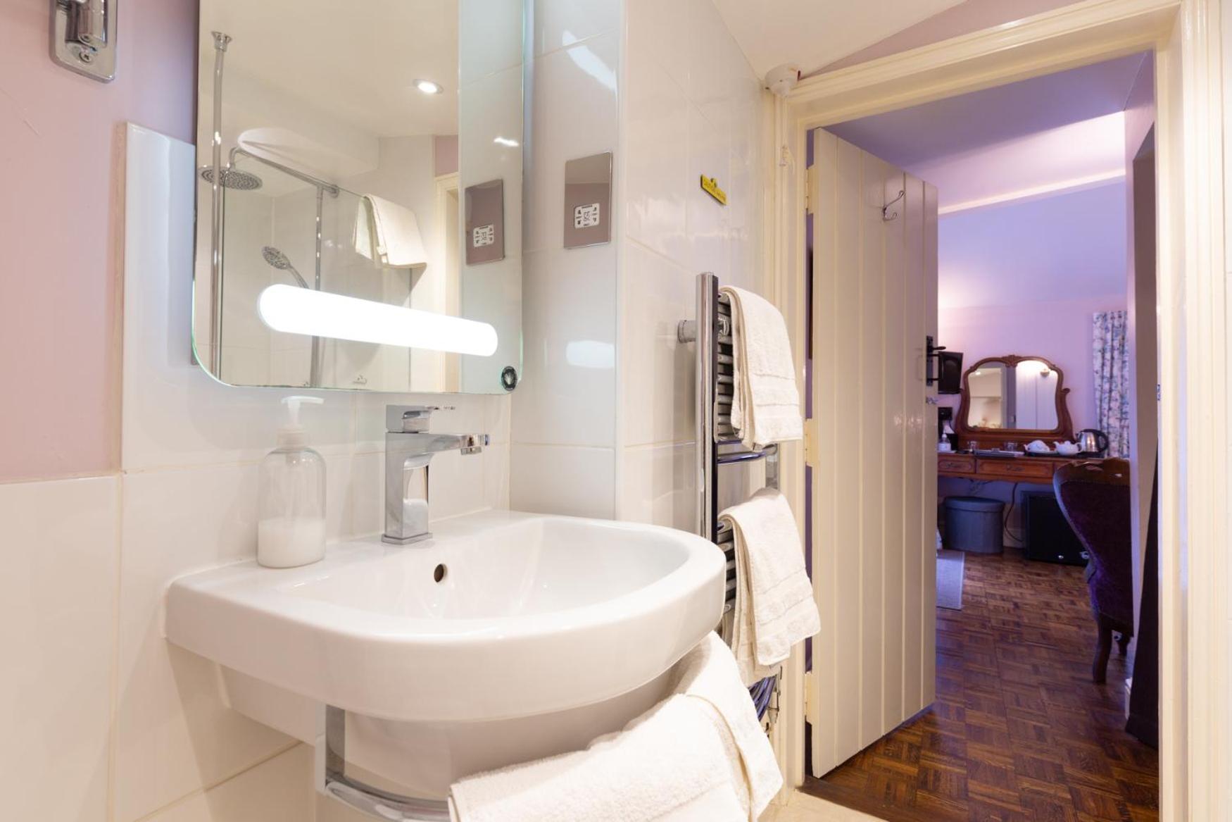 Frogs Hall B&B Eye  Екстер'єр фото