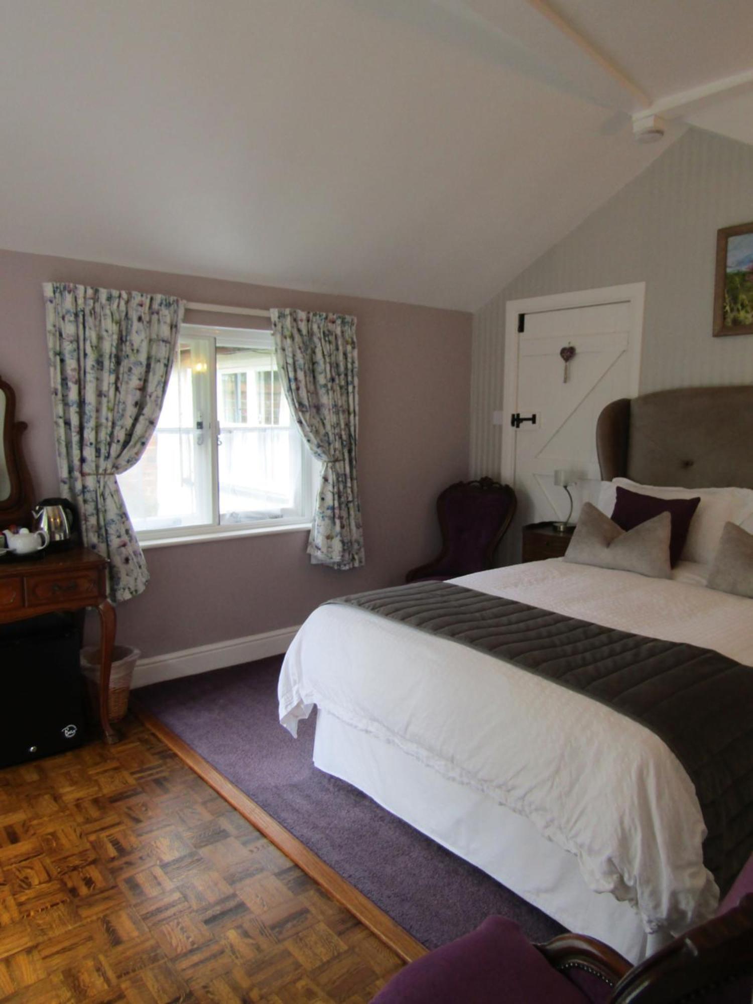Frogs Hall B&B Eye  Екстер'єр фото